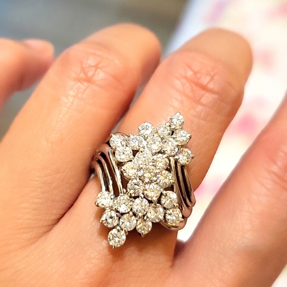 2-carat Diamond Ring in Platinum900 setting [US 5.5]